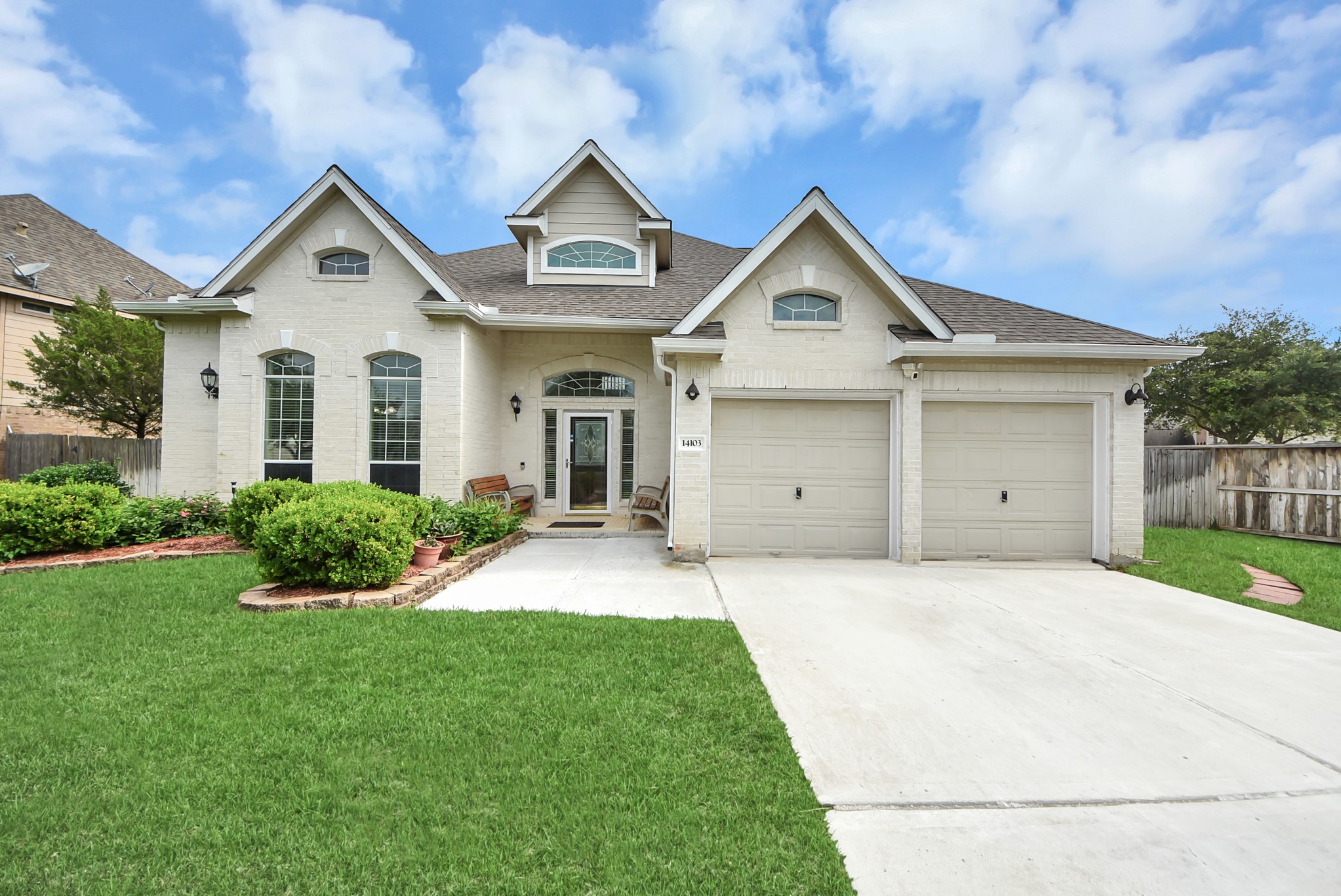 14103 Imperial Wood Lane Rosharon, TX 77583 - Photo 3 of 36 Attractive front elevation with ample parking space and side-yard