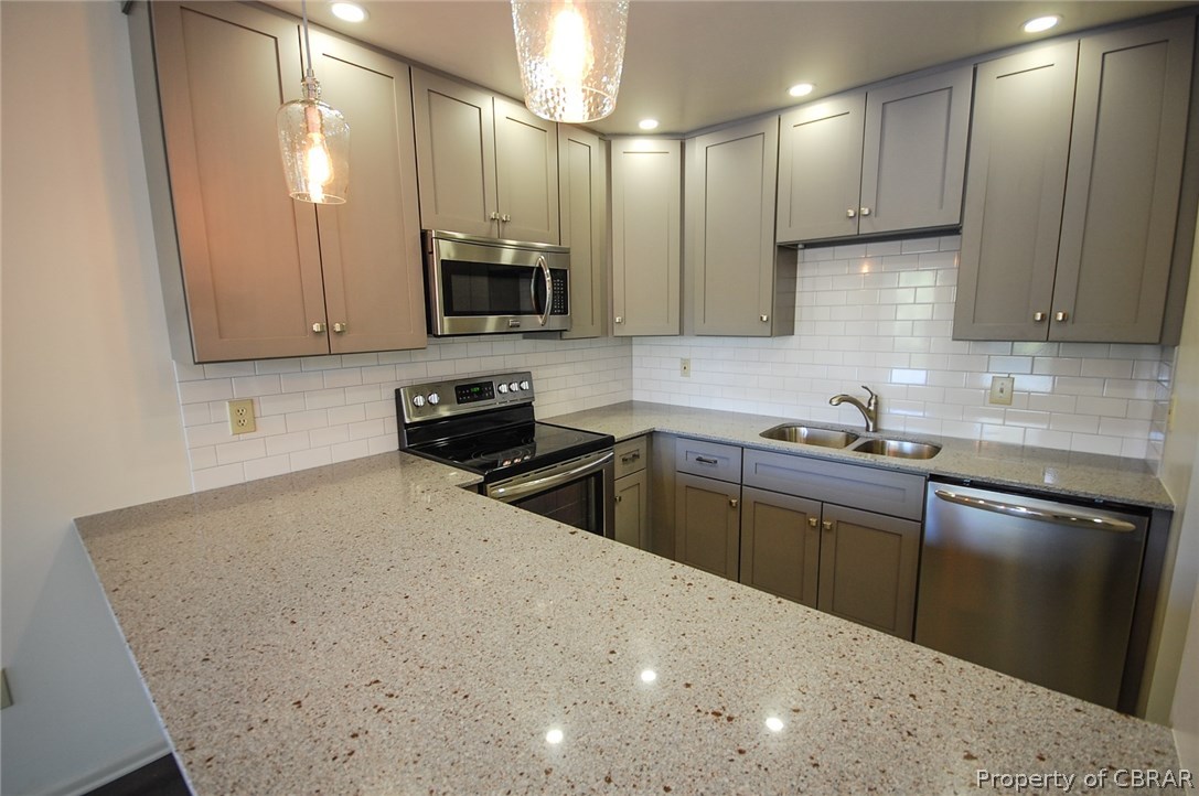 54 D Villa Ridge Drive, Unit D Hartfield, VA 23071 - Photo 8 of 34 BRAND NEW STAINLESS APPLIANCES