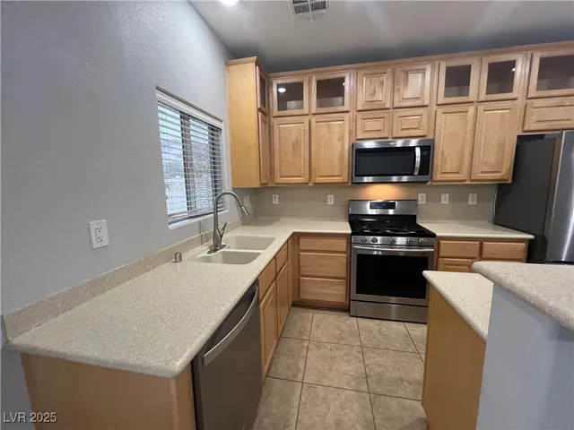 $1,865 | 1109 Tropical Star Lane, Unit 1, Henderson, NV 89002