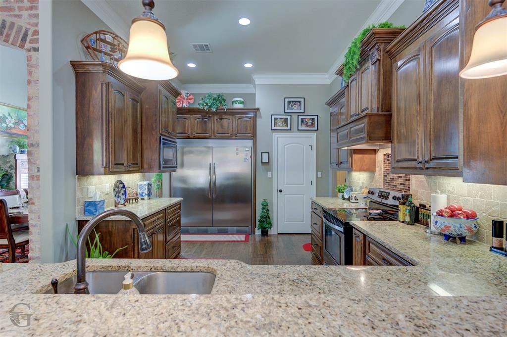 151 Pepperridge Circle Minden, LA 71055 - Photo 5 of 32 a kitchen with stainless steel appliances granite countertop a sink a stove and a refrigerator