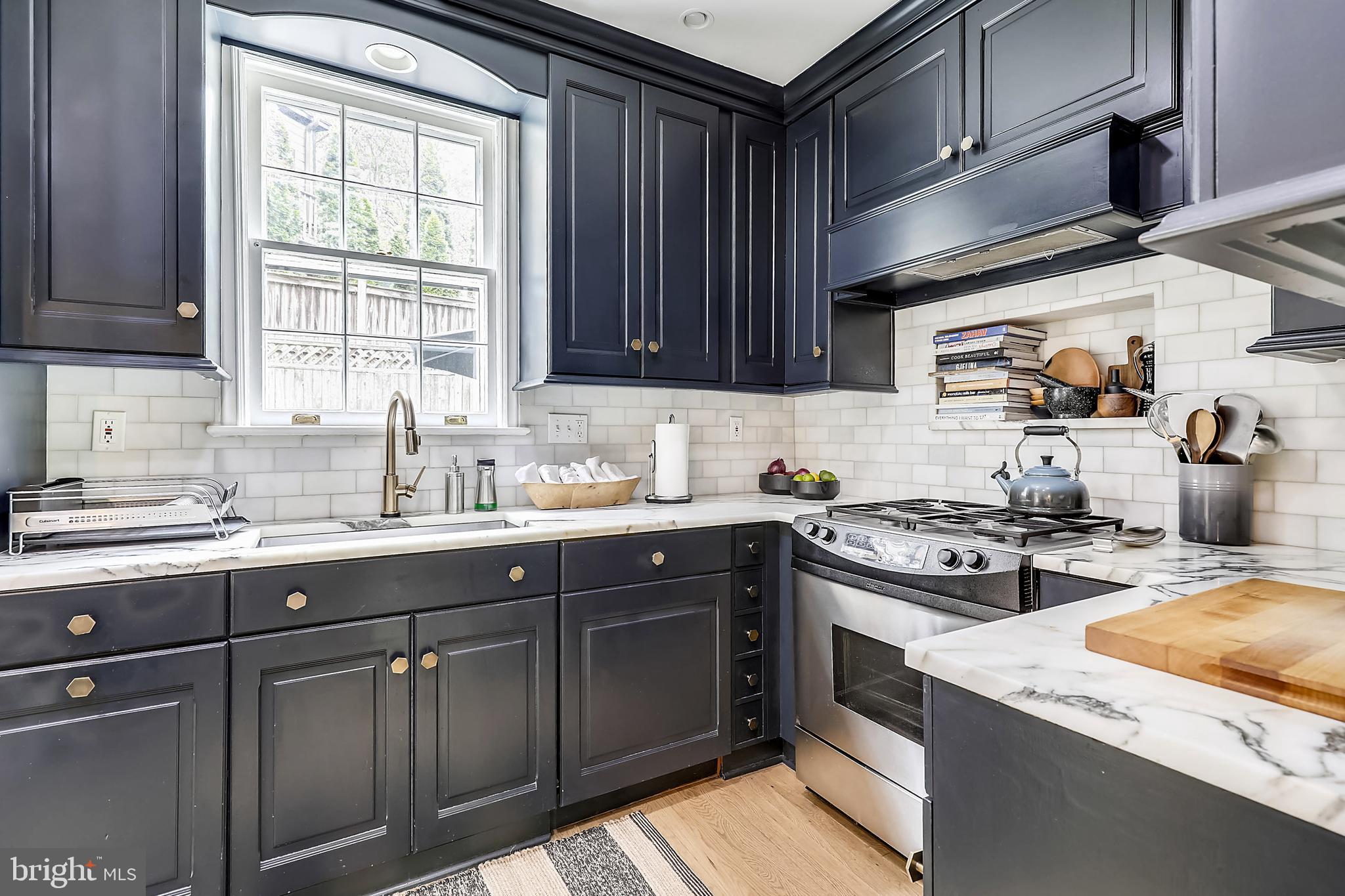 7704 Chatham Road Chevy Chase, MD 20815 - Photo 15 of 43 Calacatta Gold surfaces and backsplash