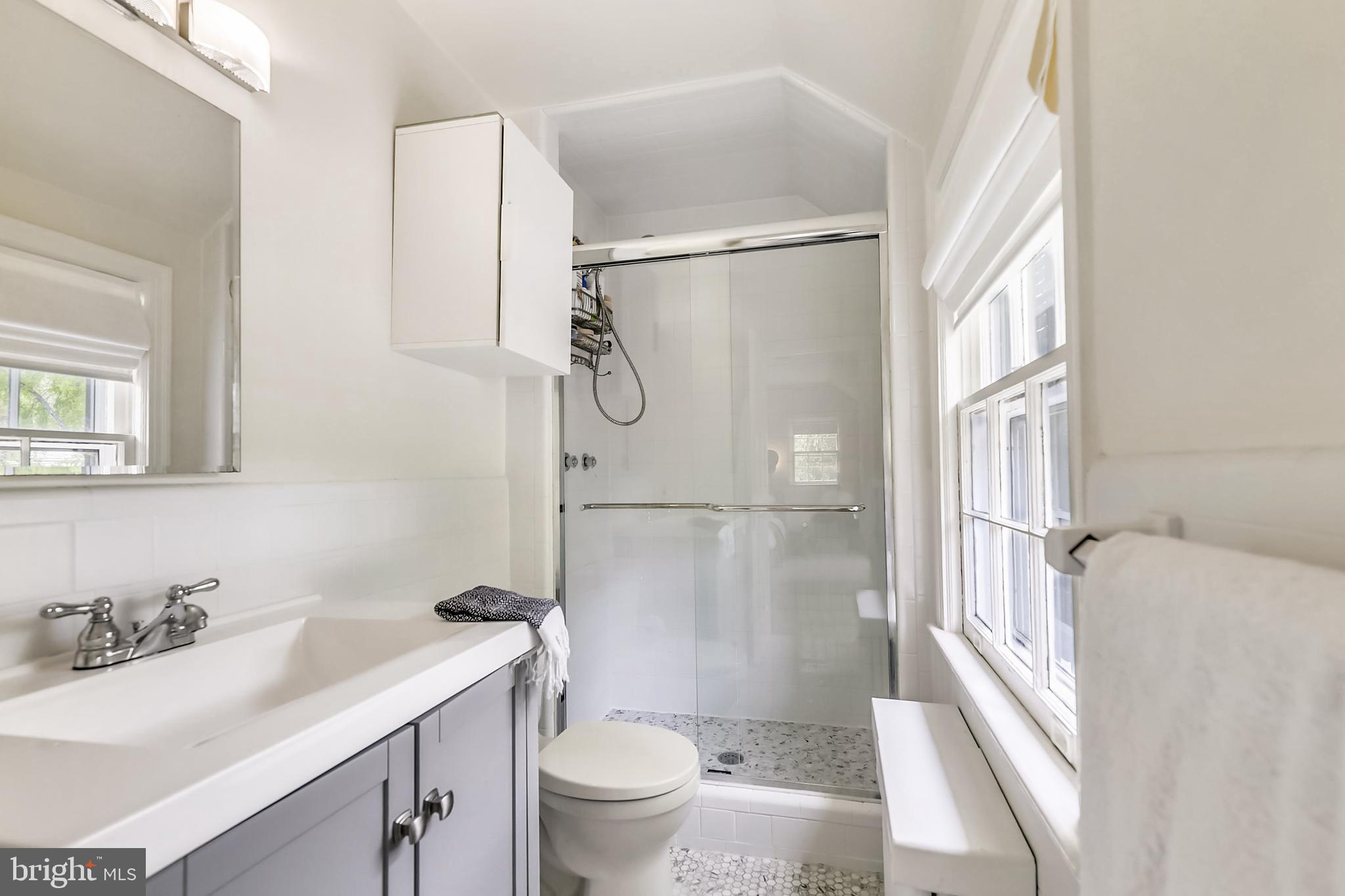 7704 Chatham Road Chevy Chase, MD 20815 - Photo 20 of 43 Owner's full bath