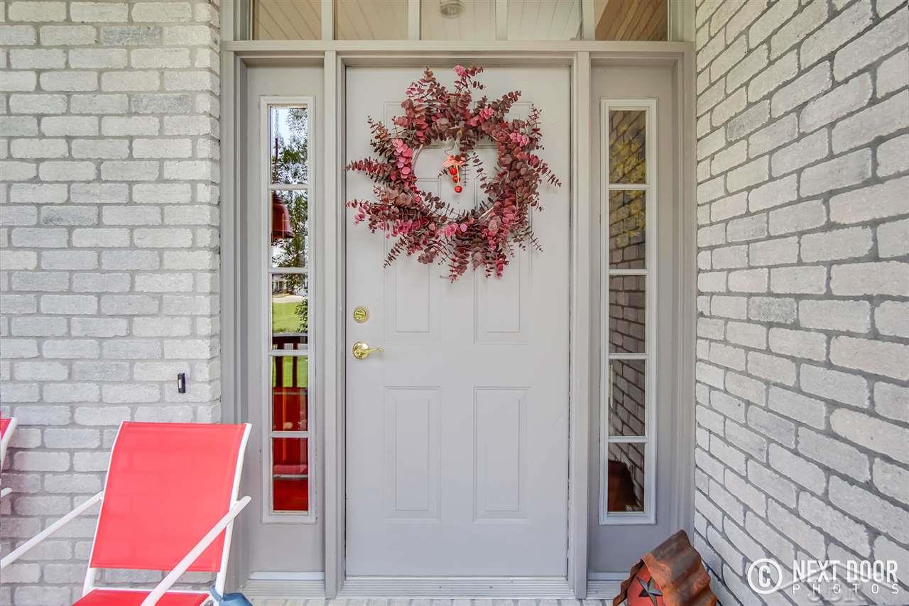 4056 Lone Road Freeland, MI 48623 - Photo 4 of 31 Beautiful front entrance