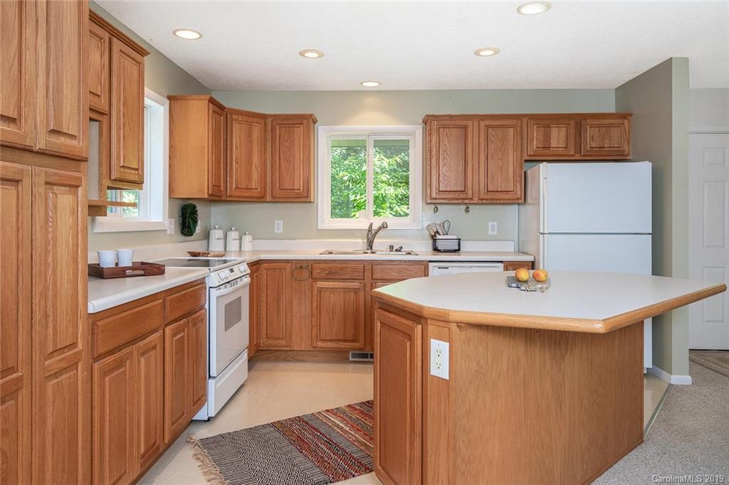 213 Oriole Road Brevard, NC 28712 - Photo 9 of 28 Gallery Image 9