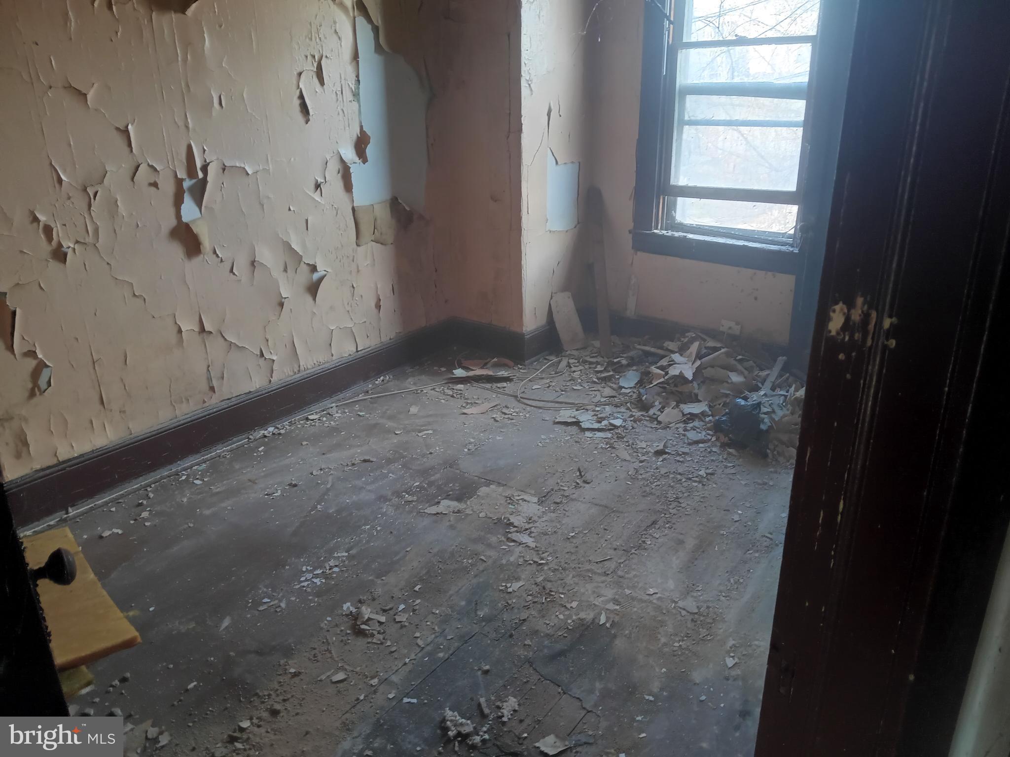 2118 Presbury Street Baltimore, MD 21217 - Photo 2 of 10