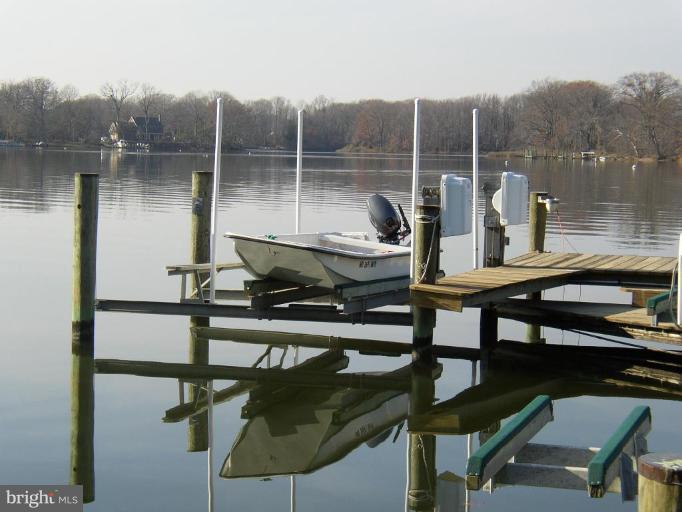 boat lift.