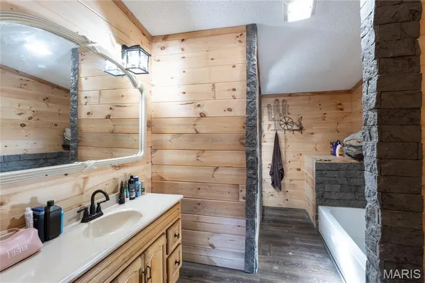 $295,000 | 10498 Hwy Z, Falcon, MO 65470