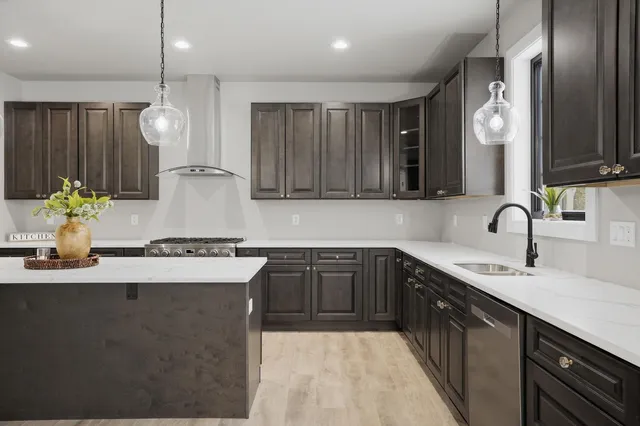 $899,900 | 8201 Castle Drive, Munster, IN 46321