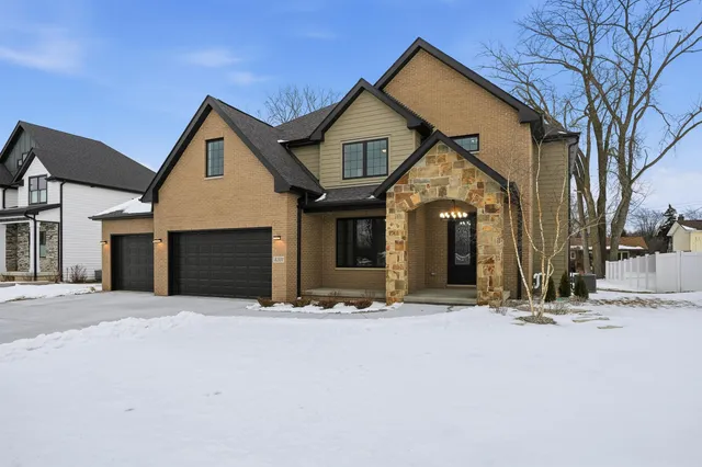 $899,900 | 8201 Castle Drive, Munster, IN 46321