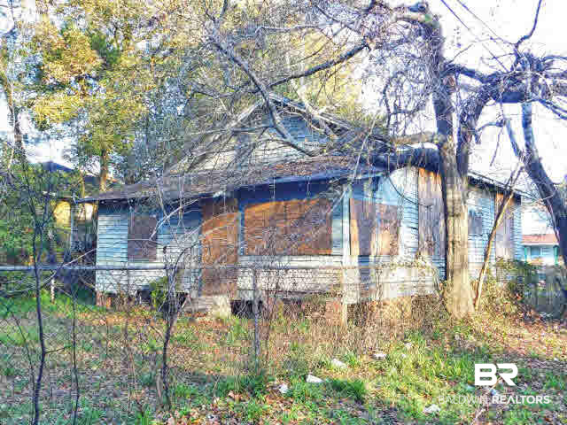 651 South Carolina Street Mobile, AL 36603 - Photo 4 of 5 Partial Fencing