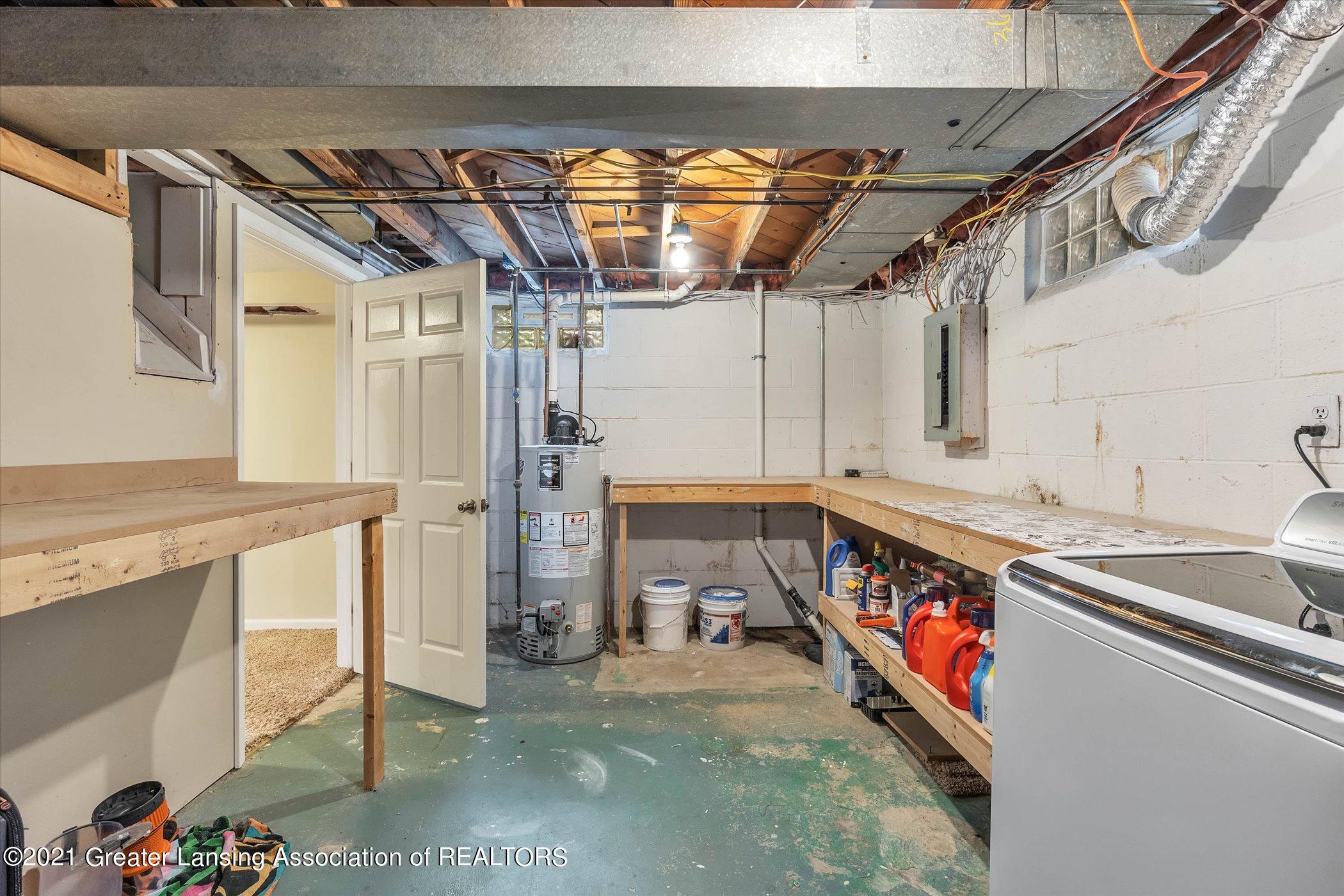 2616 Chatham Road Lansing, MI 48910 - Photo 39 of 51 39-2616 Chatham Rd-WindowStill-Real-Esta