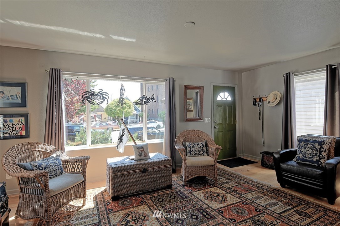 2326 Rockefeller Avenue Everett, WA 98201 - Photo 4 of 21