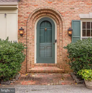 $985,000 | 915 Barley Drive, Wilmington, DE 19807