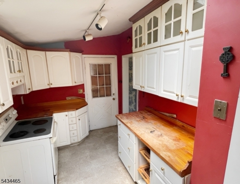 438 Old Dover Road Morris Plains, NJ 07950 - Photo 5 of 10 a kitchen with a stove and a sink