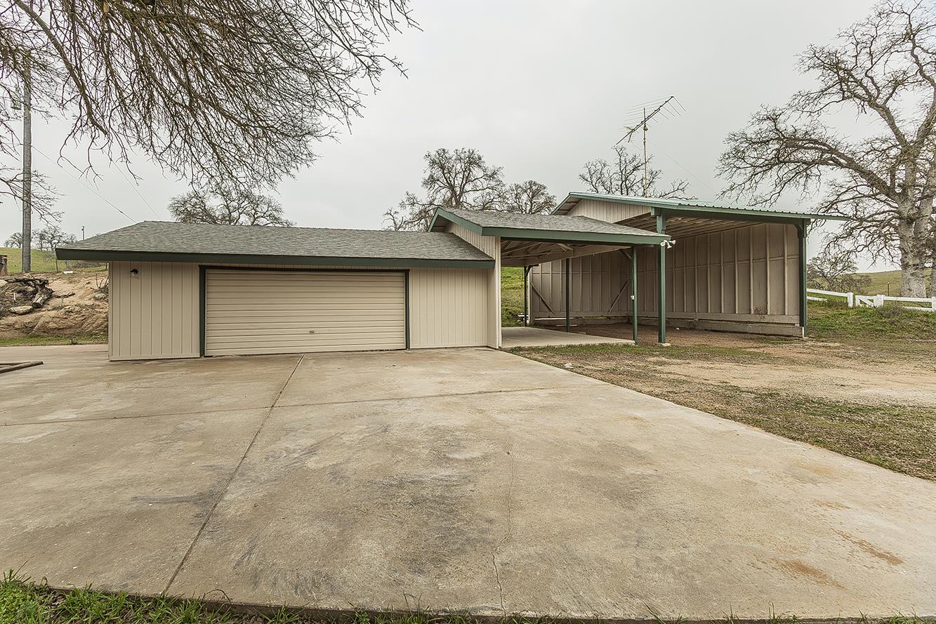 10562 Millerton Road Clovis, CA 93619 - Photo 4 of 49