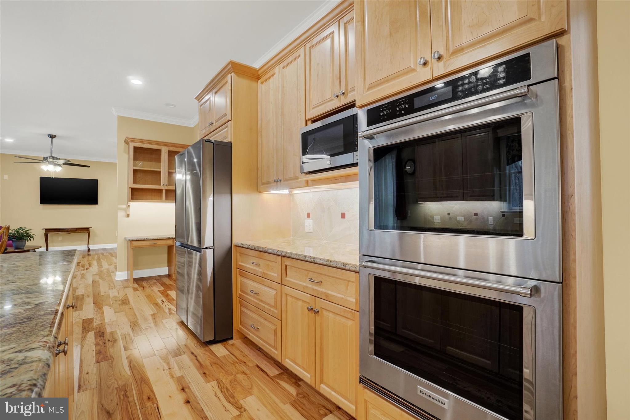 3833 Pleasant Valley Road York, PA 17406 - Photo 13 of 66 Kitchen Aid high end double ovens