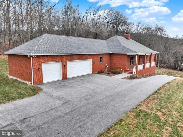 $899,900 | 3833 Pleasant Valley Road, York, PA 17406