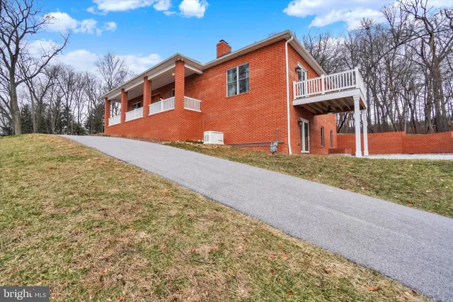 $899,900 | 3833 Pleasant Valley Road, York, PA 17406