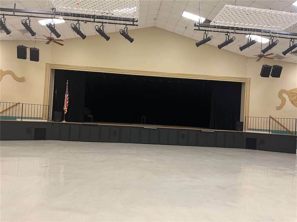 3160 Highlands Boulevard, Unit 3160 Palm Harbor, FL 34684 - Photo 34 of 40 a bathroom with a sink and a mirror