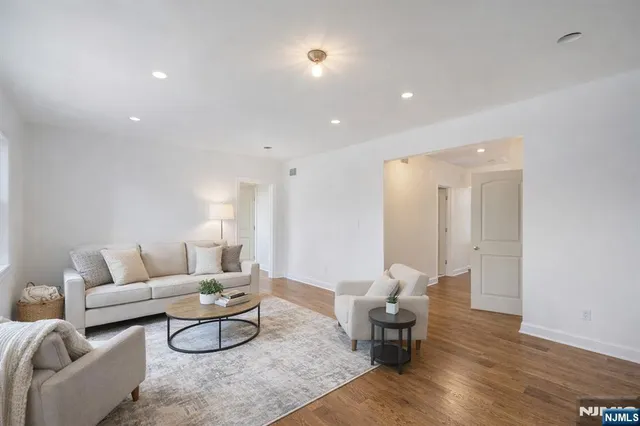 $4,200 | 253 Henry Street, Unit 1, Hasbrouck Heights, NJ 07604