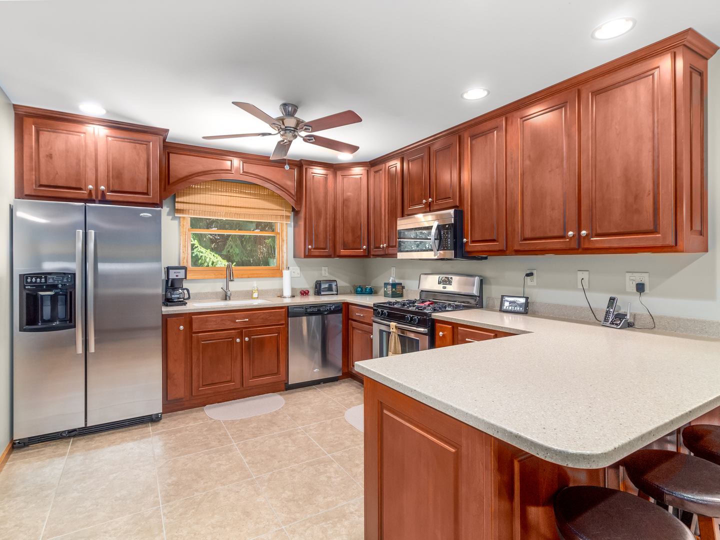 14 J Street Plano, IL 60545 - Photo 7 of 32