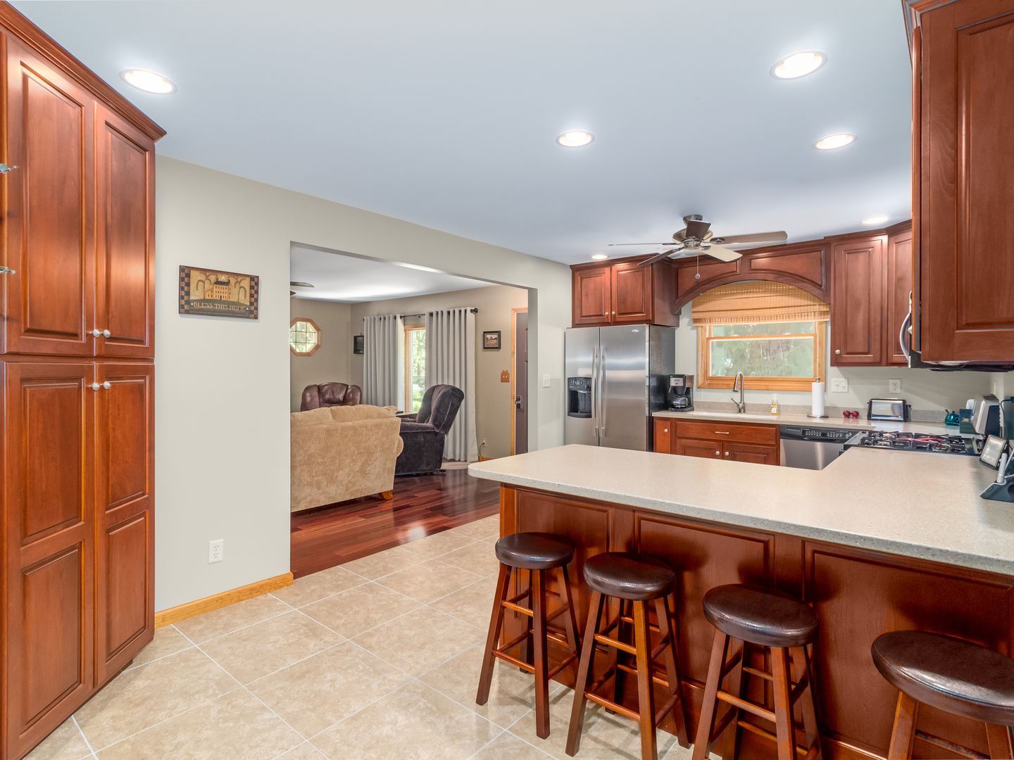 14 J Street Plano, IL 60545 - Photo 8 of 32