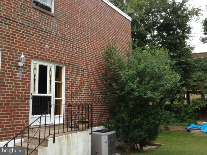 376 Rennard Street Philadelphia, PA 19116 - Photo 2 of 22 Exterior Side