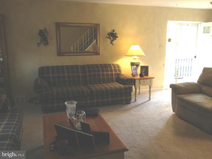 376 Rennard Street Philadelphia, PA 19116 - Photo 13 of 22 Living Room