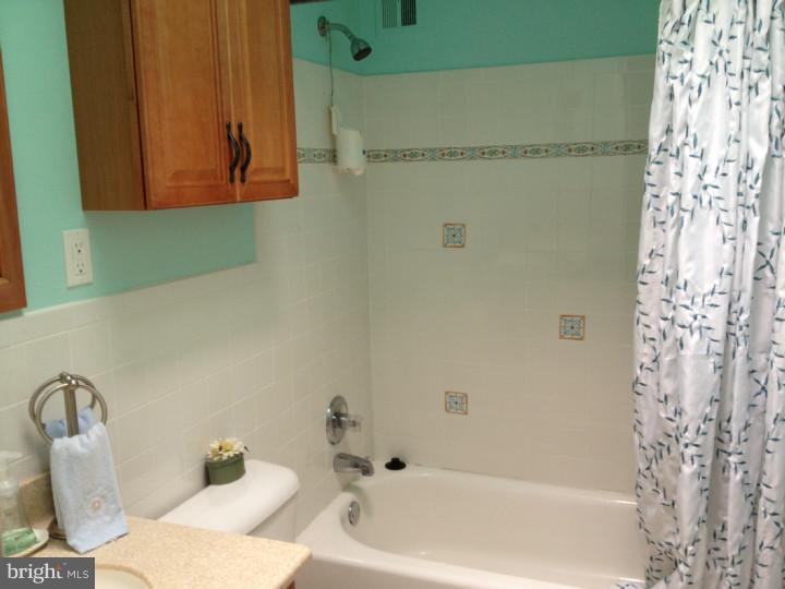 376 Rennard Street Philadelphia, PA 19116 - Photo 16 of 22 Bathroom