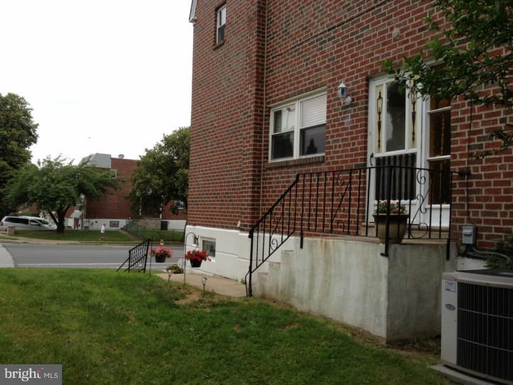 376 Rennard Street Philadelphia, PA 19116 - Photo 3 of 22 Exterior Side