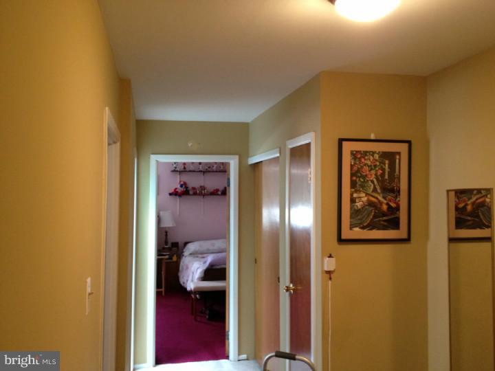 376 Rennard Street Philadelphia, PA 19116 - Photo 22 of 22 Hallway
