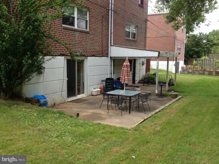 376 Rennard Street Philadelphia, PA 19116 - Photo 4 of 22 Exterior Back