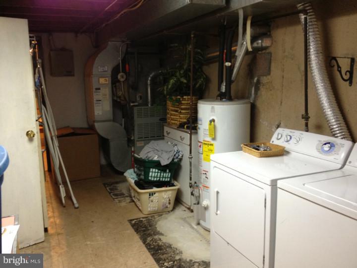 376 Rennard Street Philadelphia, PA 19116 - Photo 10 of 22 Laundry Room
