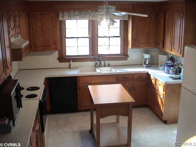 311 Burnwick Road Richmond, VA 23227 - Photo 2 of 12 Kitchen
