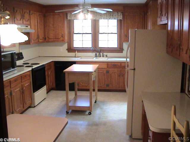 311 Burnwick Road Richmond, VA 23227 - Photo 4 of 12 Kitchen