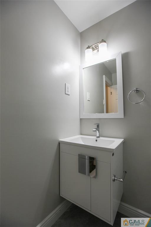 4003 Hana Road Edison, NJ 08817 - Photo 9 of 17 a bathroom with a sink and a mirror