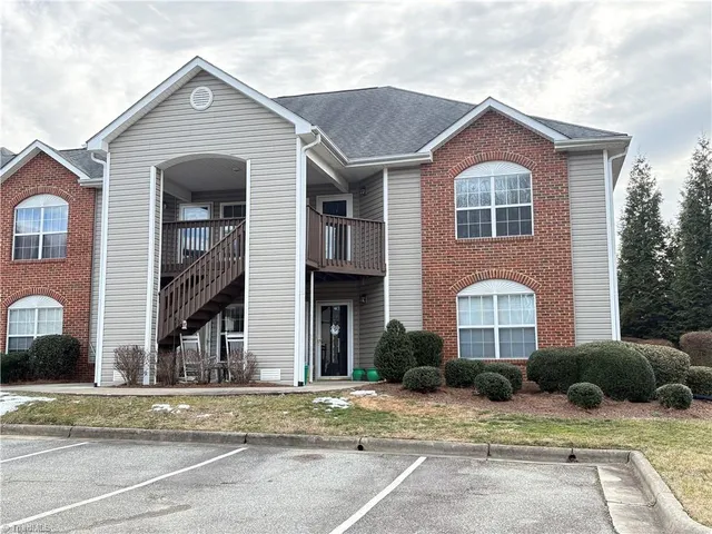 $1,199 | 2620 Ingleside Drive, Unit 2D, High Point, NC 27265