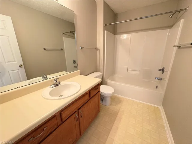 $1,199 | 2620 Ingleside Drive, Unit 2D, High Point, NC 27265