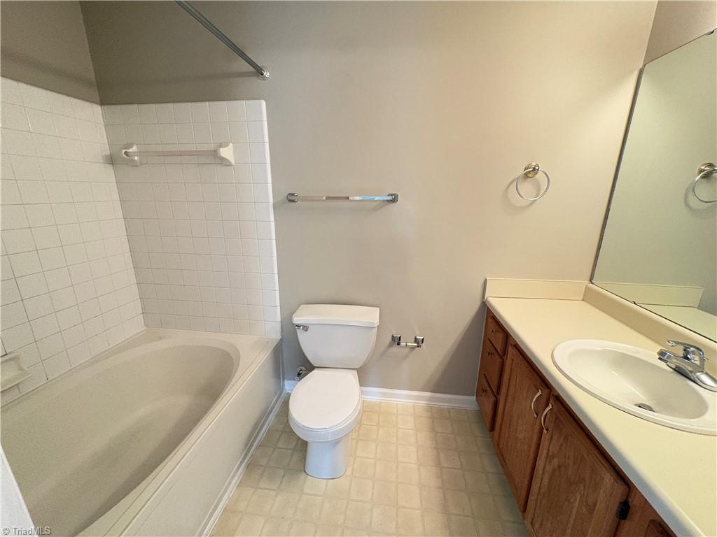 2620 Ingleside Drive, Unit 2D High Point, NC 27265 - Photo 10 of 14