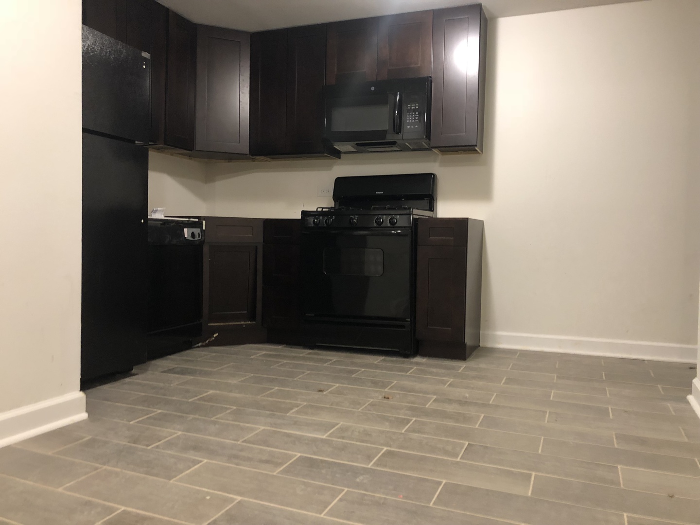 4054 North Sheridan Road, Unit BW Chicago, IL 60613 - Photo 2 of 8 a kitchen with stainless steel appliances granite countertop a refrigerator and a stove