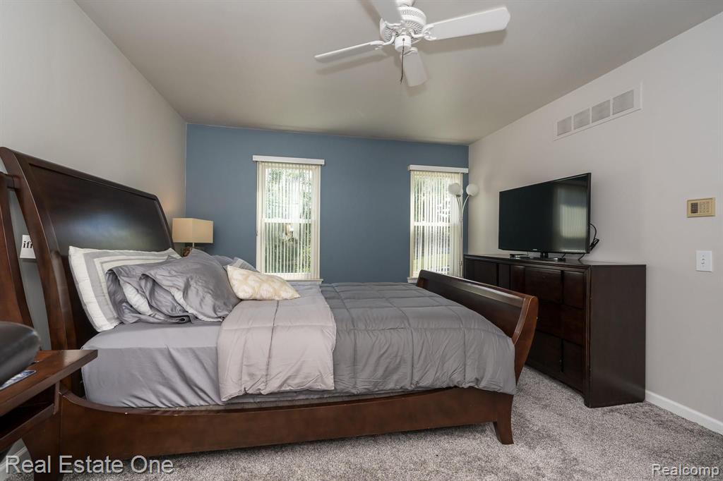523 Whitney Drive Rochester Hills, MI 48307 - Photo 22 of 34