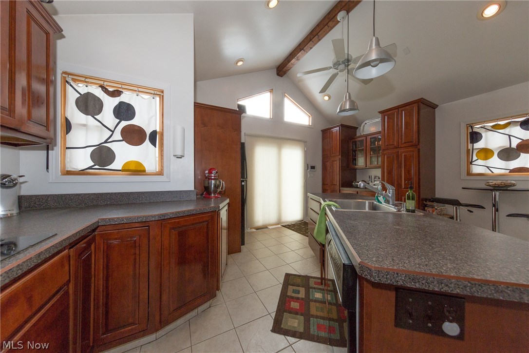 4190 Lambert Road Cleveland, OH 44121 - Photo 9 of 35
