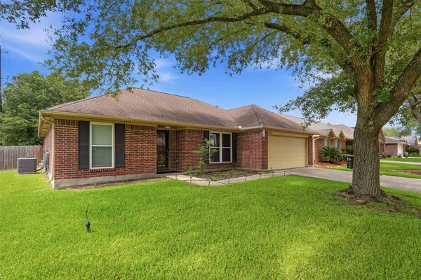 $329,990 | 5034 Glenview Drive, La Porte, TX 77571