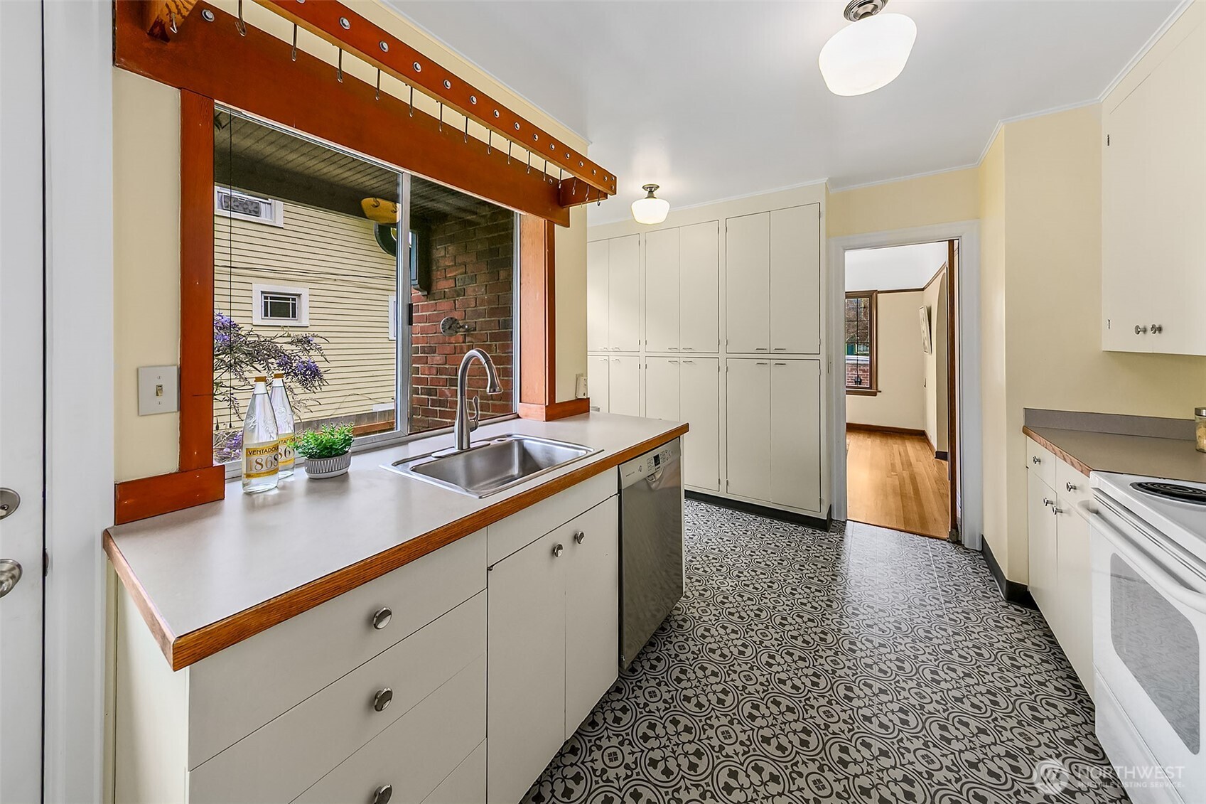 1408 North 48th Street Seattle, WA 98103 - Photo 10 of 30 Gallery Image 10