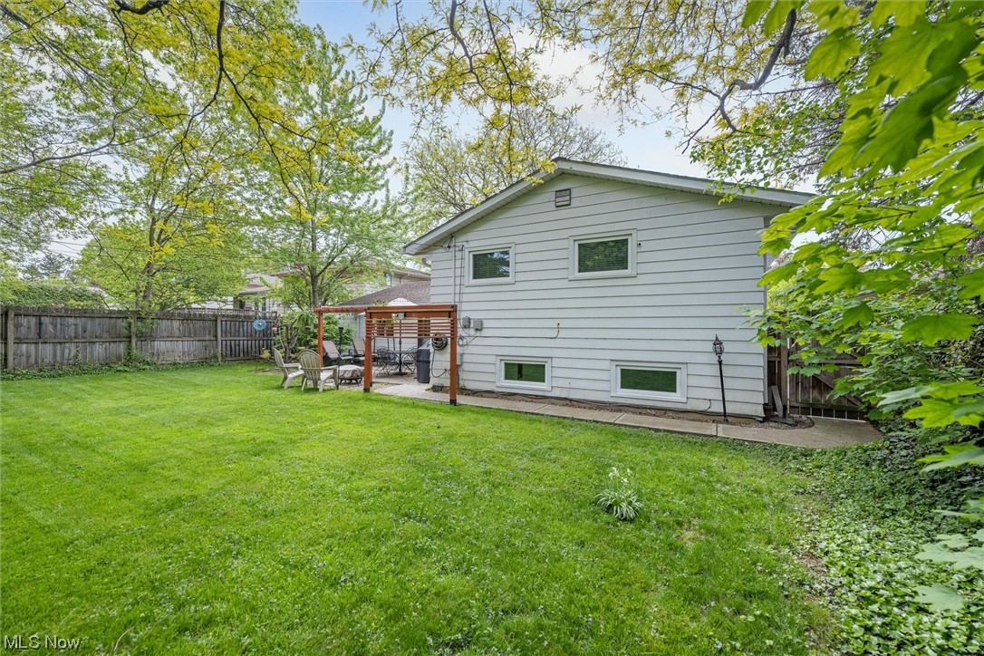 4629 Telhurst Road Cleveland, OH 44121 - Photo 27 of 35 Back