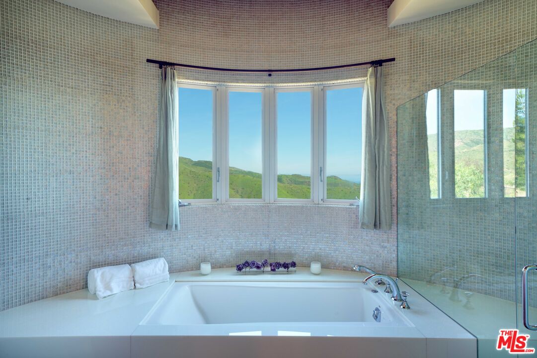 3020 Corral Canyon Road Malibu, CA 90265 - Photo 19 of 29 a bathroom with a bathtub and a window