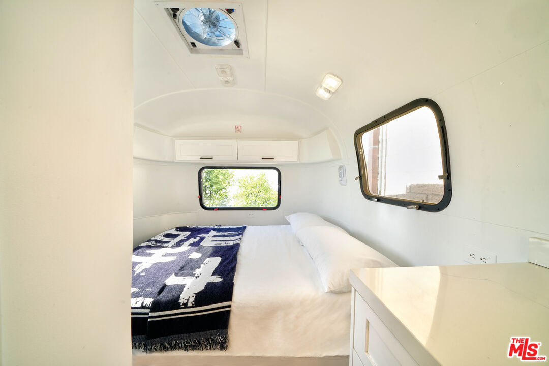 3020 Corral Canyon Road Malibu, CA 90265 - Photo 25 of 29 a picture of a bench in a bathroom