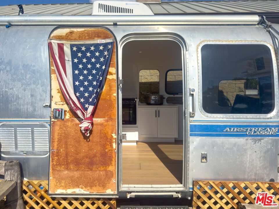 3020 Corral Canyon Road Malibu, CA 90265 - Photo 28 of 29 a view of washer and dryer