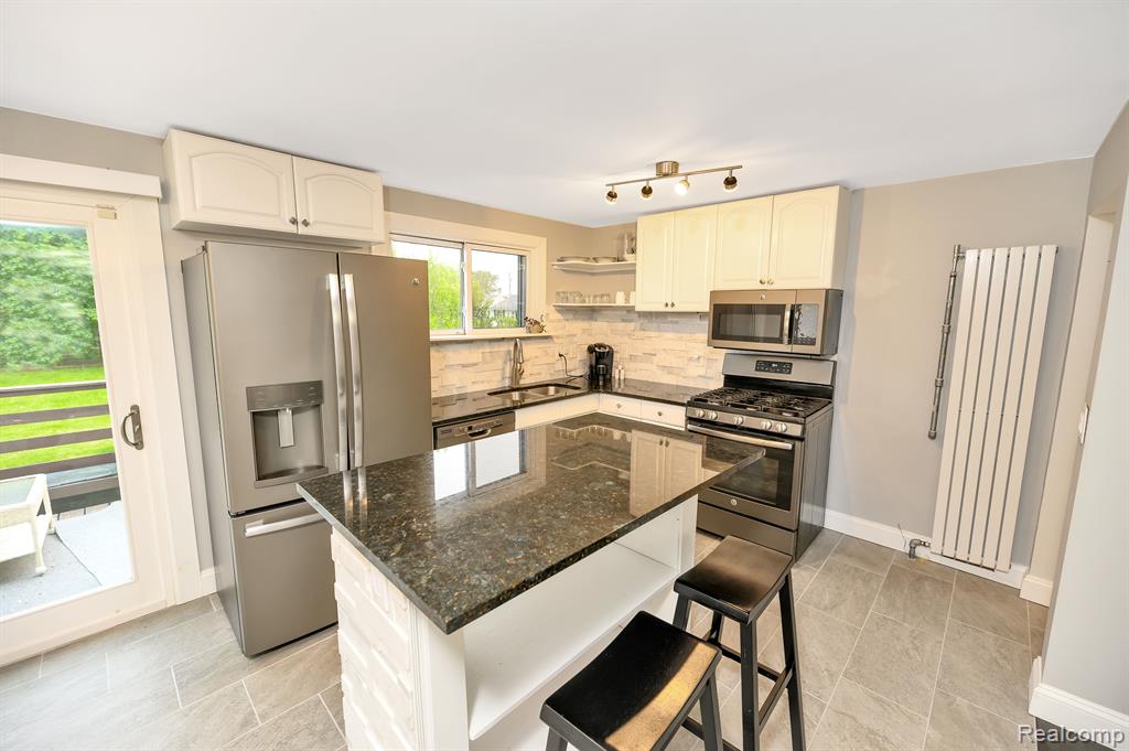 17190 Twelve Mile Road Roseville, MI 48066 - Photo 4 of 16