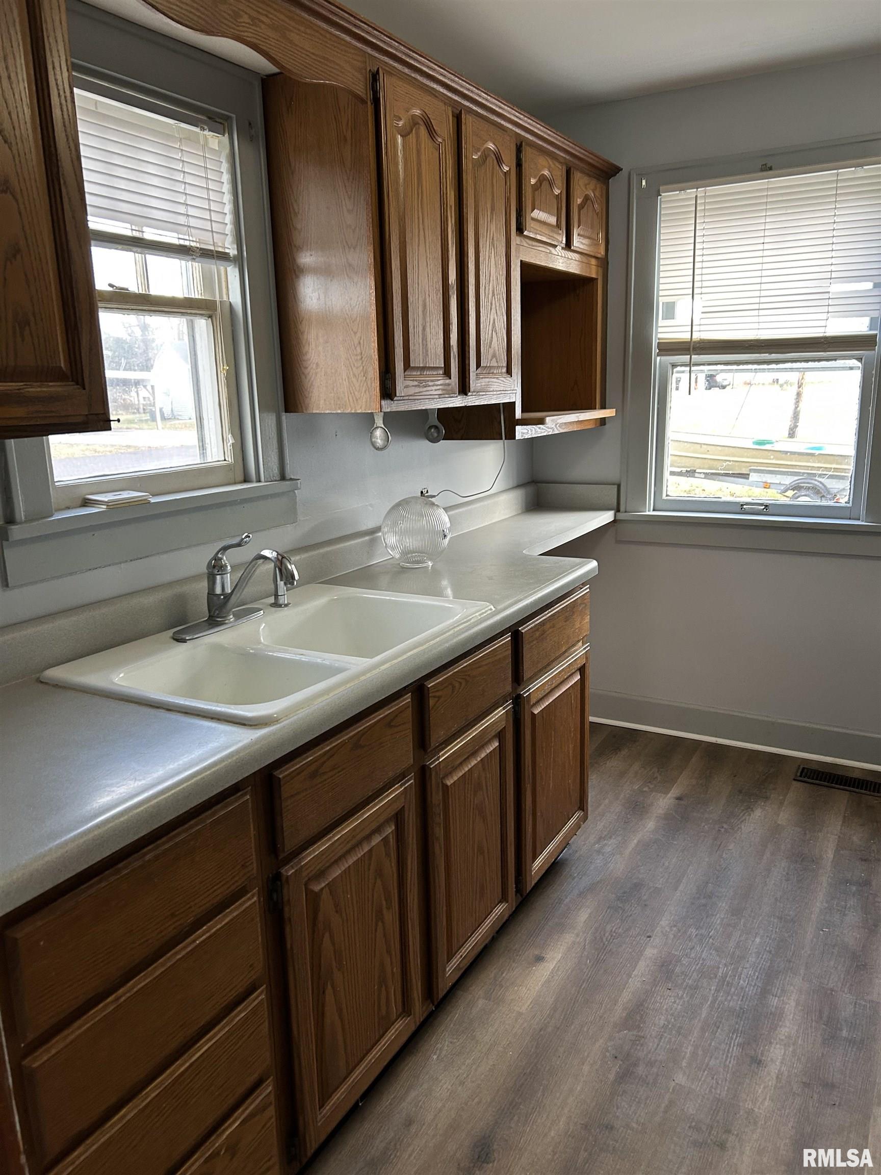2115 Washington Road Washington, IL 61571 - Photo 3 of 8 Gallery Image 3